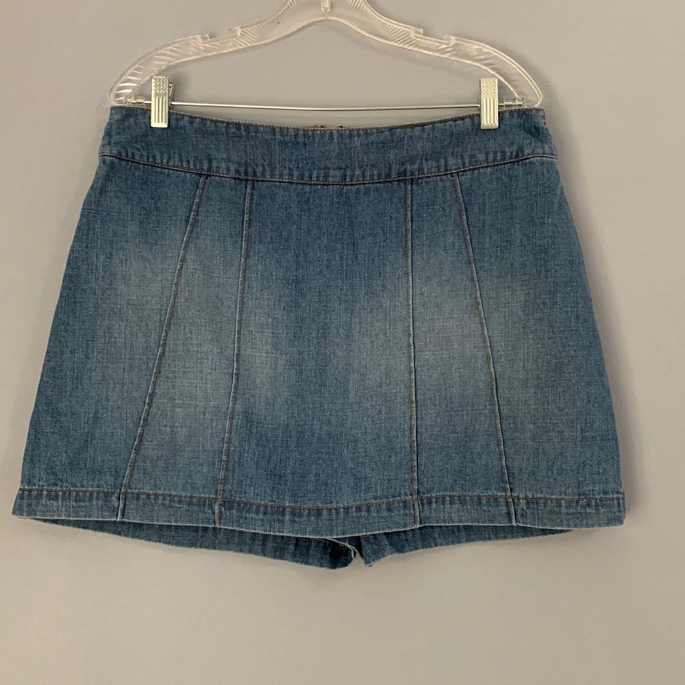 Denim shorts skirt in front Size 12 Very Y2K Super Cute Size 12 Dressbarn